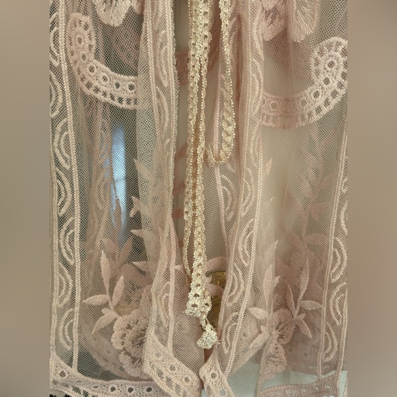 POL Sheer Floral Lace Kimono Robe in Blush - Picture 4 of 9